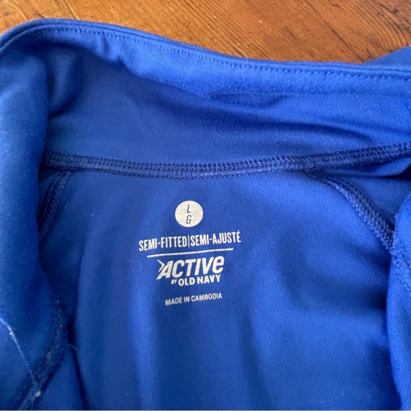 L - Semi-fitted Active Old Navy shirt - Picture 2 of 8